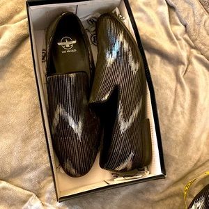 Barabas, silver and black dress shoes, size 12